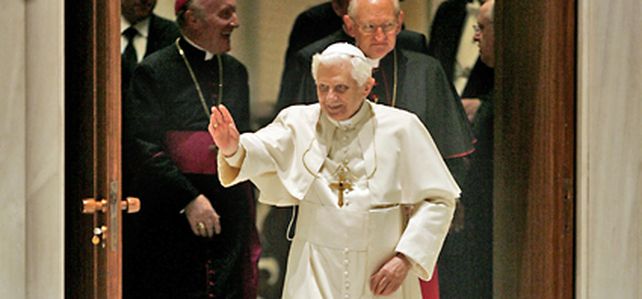 El Papa rehabilit&oacute; a cuatro obispos excomulgados por Juan Pablo II