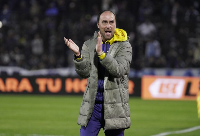 Matías Lequi se calzó el buzo de interino y su equipo logró salir del pozo y tomar oxígeno para lo que se viene.