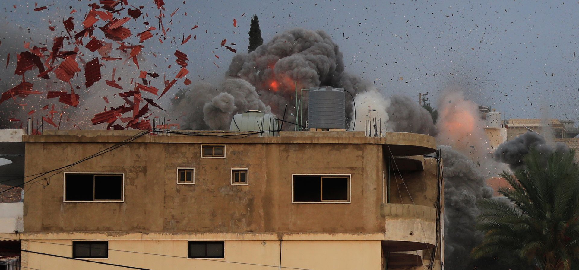 Humo se eleva tras un ataque aéreo israelí en la aldea de Teir Debba, al sur del Líbano, el jueves 6 de noviembre de 2025. (Foto AP/Mohammad Zaatari) Humo se eleva tras un ataque aéreo israelí en la aldea de Teir Debba, al sur del Líbano, el jueves 6 de noviembre de 2025. (Foto AP/Mohammad Zaatari)