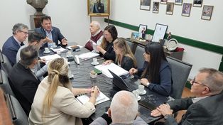 El intendente Leonardo Raimundo junto a funcionarios iniciaron formalmente el camino de la autonomía municipal de San Lorenzo.