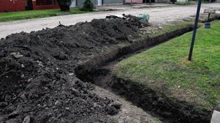 Plan de Zanjeo: ya se limpiaron casi 6.000 metros de cunetas y zanjas en dos barrios de Santa Fe