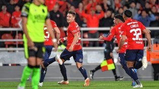 Independiente goleó y es el único puntero de la Zona A.