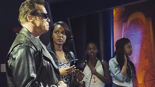 Arnold Schwarzenegger revivió al implacable Terminator para gastar bromas en un museo de cera