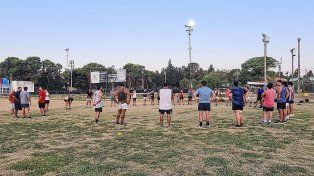 Los jugadores de Estudiantes comenzaron a trabajar en El Plumazo.