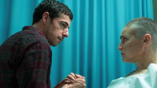 Situación límite. Esteban Lamothe compone a Federico, el marido de María (Valeria Bertuccelli), quien transita los últimos días de su vida por un cáncer terminal.