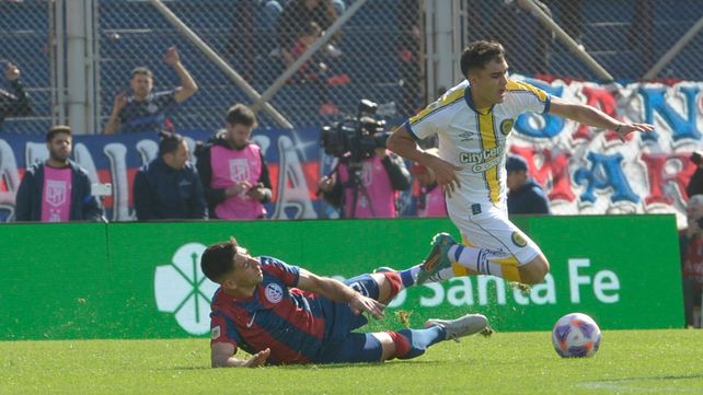 La joya de Central en acción durante el partido con San Lorenzo.