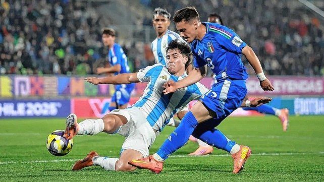 Argentina le ganó a Italia y terminó con puntaje perfecto.