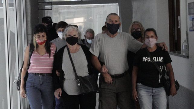 Rostros sin respuestas y desconsuelo. Los padres de Paula Perassi quieren los huesos de su hija para poder enterrarla.&nbsp;