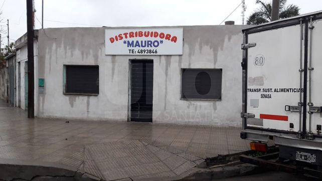 Revolvieron toda una distribuidora y se llevaron el dinero de la caja