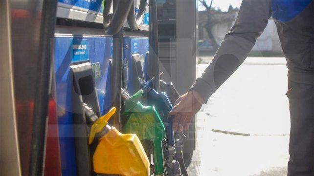 El consumo de naftas y gasoil retrocedió más del 10% en noviembre