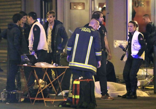 Mueren al menos 40 personas en tiroteos y explosiones simultáneos en París
