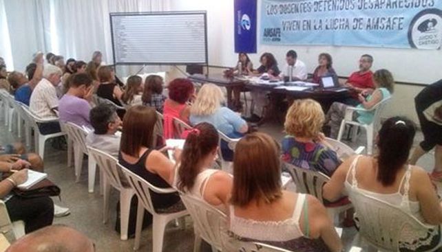 La asamblea provincial de Amsafé aceptó con el 85 por ciento de los votos el ofrecimiento salarial del gobierno.&nbsp;