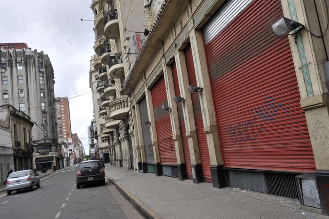 Puerta cerradas. Las cadenas de supermercados en Rosario aseguraron que enviarán en las próximas horas 119 telegramas de despido.