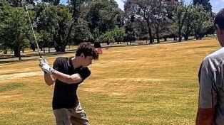 Franco Colapinto, a la espera de novedades en la Fórmula 1, se animó a jugar al golf.