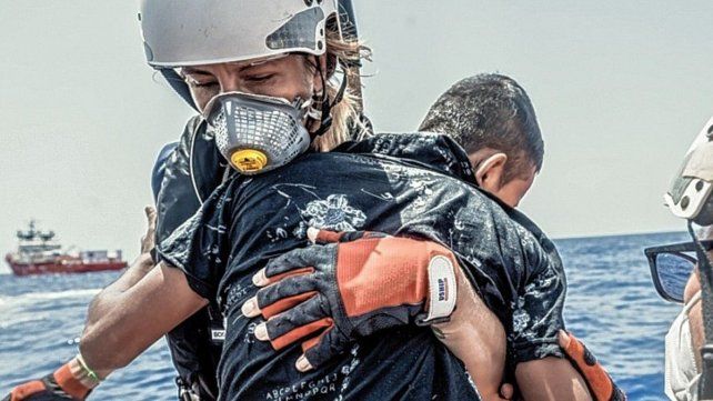 Al menos siete migrantes murieron y otros 280 fueron rescatados tras el hundimiento de una embarcación frente a las costas de la isla de Lampedusa