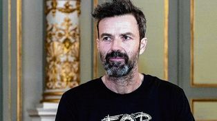 Sus hits. Don&eacute;s escribi&oacute; &eacute;xitos como &ldquo;Depende&rdquo; y &ldquo;Vuelta y vuelta&rdquo;.&nbsp;