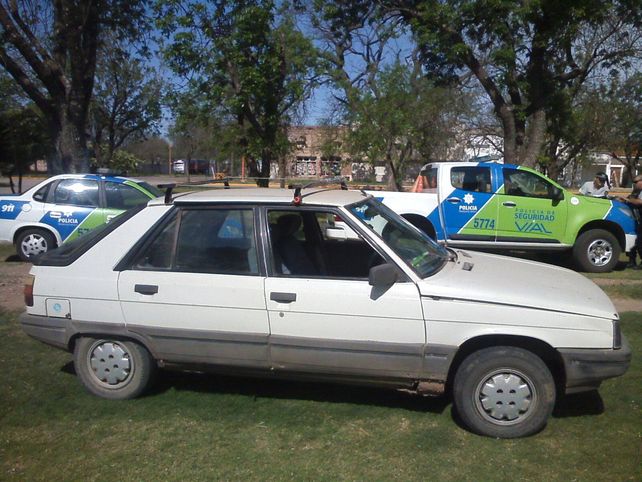En un operativo detuvieron a un hombre alcoholizado y a otro con droga