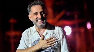 Jorge Drexler le dio un gusto a los rosarinos y cantó 11 y 6 de Fito Páez en su presentación en Metropolitano.