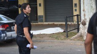 Lo asesinaron a tiros en la puerta de su taller mecánico de Rondeau al 3900