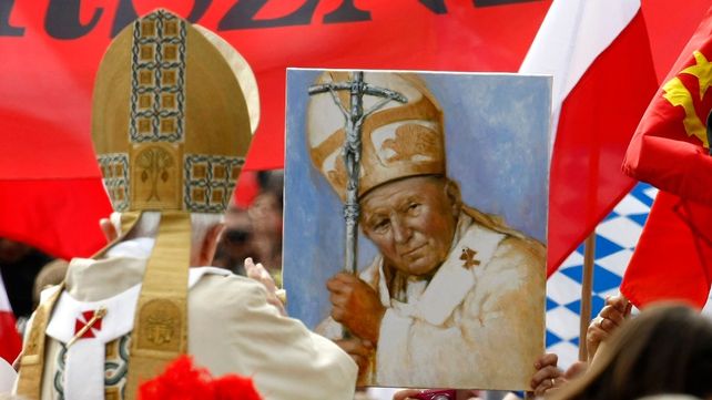 El Papa Francisco presidirá el funeral de Benedicto XVI este jueves en Roma