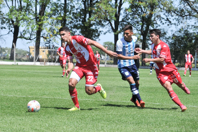 Unión empató con Racing y no pudo salir del fondo en Reserva