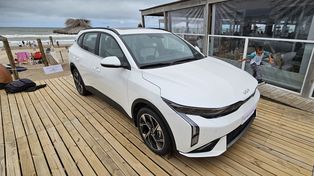 Kia renueva su presencia en Costa Esmeralda y anticipa el lanzamiento del nuevo K3