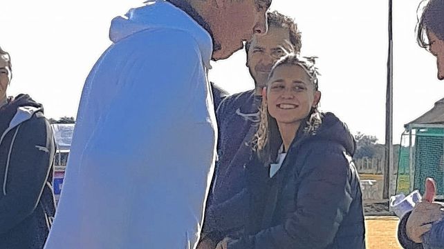 Cerrito: Las Leonas Gorzelany y Cosentino capacitaron al futuro del hockey