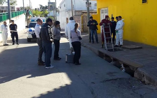 El cuerpo de Paola estaba en una alcantarilla.