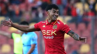 Chipi Frías la rompe en Chile: triplete y segundo goleador del torneo