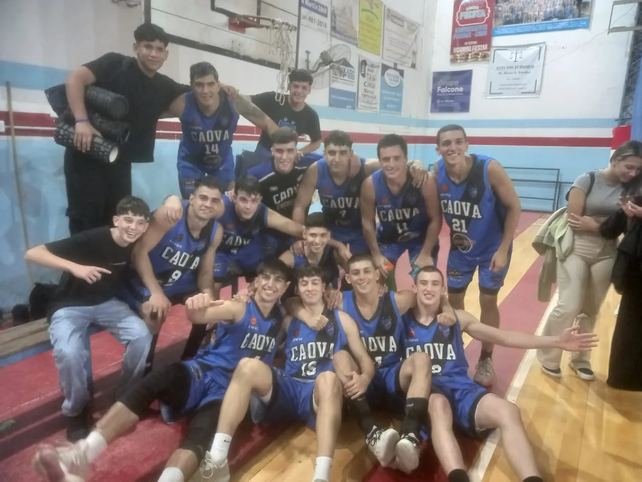 Caova ganósu primer partido en 2026 y se quedó con el clásico en la Superliga de Básquet.