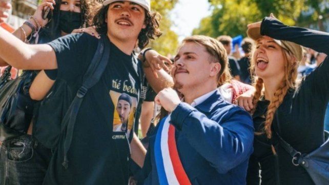 El insólito cruce de Javier Milei con un diputado francés: Pedazo de perrito imperialista