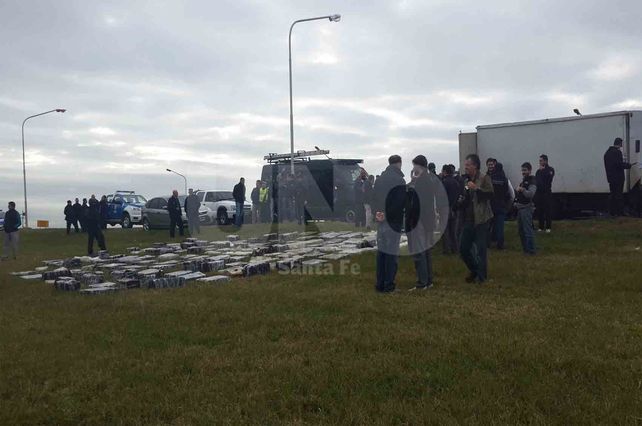Secuestraron más de dos toneladas de marihuana a la altura de la Autopista Santa Fe - Rosario
