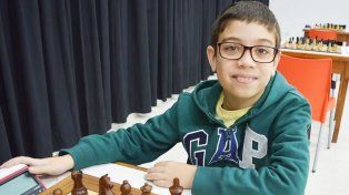 Faustino Oro, Argentino de 10 años, superó en ajedrez el récord de Abhimanyu Mishra y las marcas de genios como Carlsen, Fischer, Karpov o Kasparov.