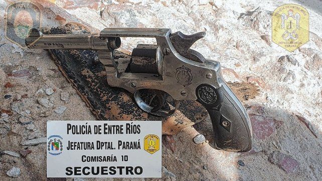 Un hombre grave por una puñalada y otro por un balazo