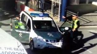 Un hombre intentó pasar la frontera con un auto robado a la policía y lo detuvieron