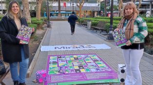 La Asociación Civil Miradas realizó una actividad en plaza Pringles para concientizar sobre los consumos problemáticos.&nbsp;