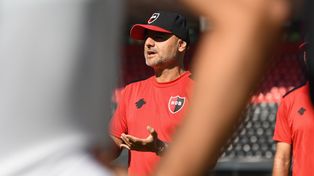 Los indicios iniciales en Newells exhiben una apuesta que busca un equilibrio entre pibes del club y los refuerzos que arribaron al Parque.