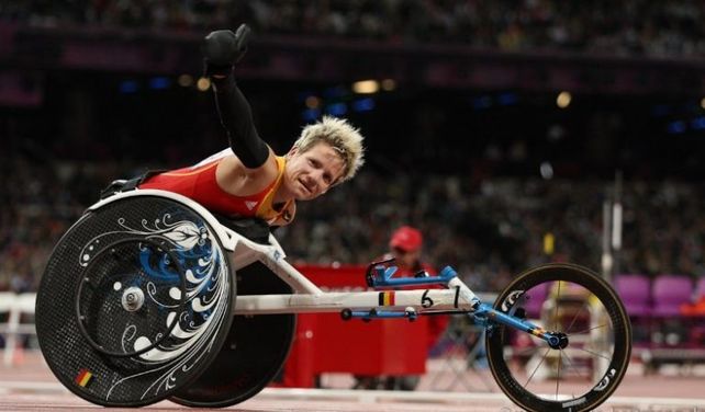 su mundo. La deportista en su silla de carreras con la que participó en las últimas competencias internacionales de Londres y Doha (Qatar).&nbsp;