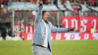 Cristian Fabbiani volvió al Coloso del Parque después de 17 años, esta vez como entrenador del Rojinegro. &nbsp;