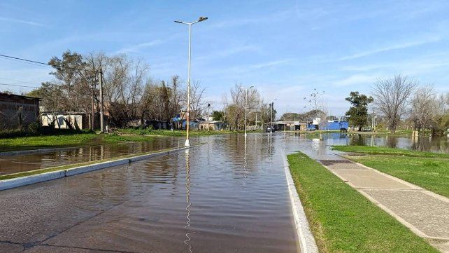 Según indicaron autoridades de la Municipalidad de Concordia se evacuaron seis familias en total. El arroyo Manzores comenzó a desbordarse