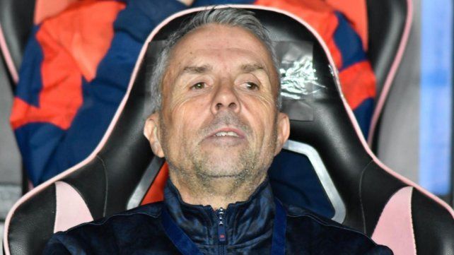 Gustavo Álvarez dirigió apenas 13 partidos.