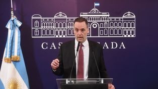 El vocero presidencial, Manuel Adorni, afirmó este martes que la situación es crítica y que la economía se encamina a “una hiperinflación”.&nbsp; 