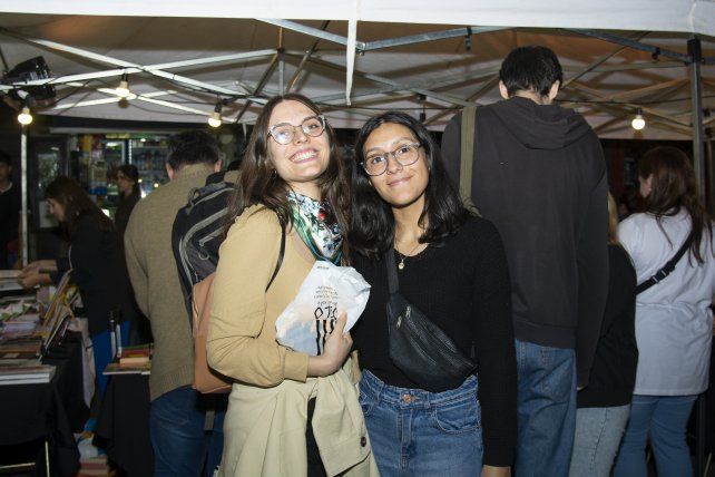 Julia Martino, Paula Elwart