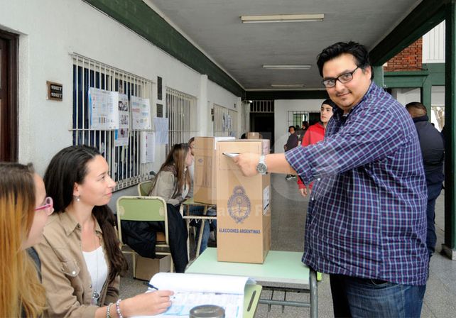 Rodrigo Villarreal/ Periodista y conductor del ciclo ATP: “Creo que esta elección es una de las tres más importantes. La del 83 fue trascendente por ser el primer gobierno democrático. La del 99 significó la esperanza de un cambio que no se concretó en la realidad con la Alianza como protagonista. Esta marca el fin de un ciclo hegemónico de poder”.