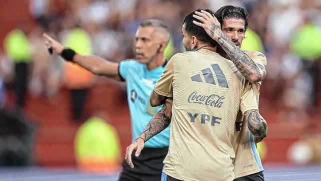 La Selección Argentina Mayor armó un amistoso a beneficio de Bahía Blanca en cancha de Huracán. La Selección Argentina Mayor armó un amistoso a beneficio de Bahía Blanca en cancha de Huracán.