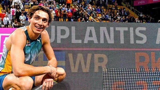 Armand Duplantis sigue haciendo historia en salto con garrocha.