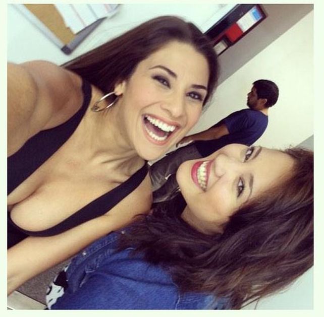 ¡Oiga! El escote que revolucionó la medianoche de TyC