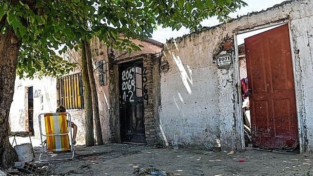 Rosario: la mujer miró por la mirilla y sicarios la fusilaron