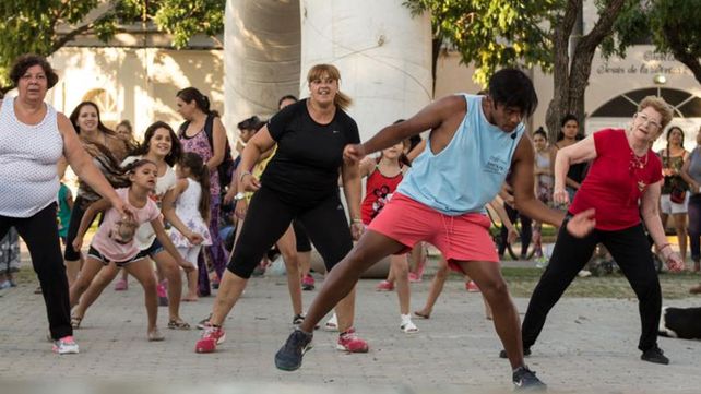 Moviendo el Barrio: juegos, ritmos y cine al aire libre