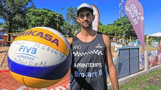Julián Azaad, un referente del beach volley